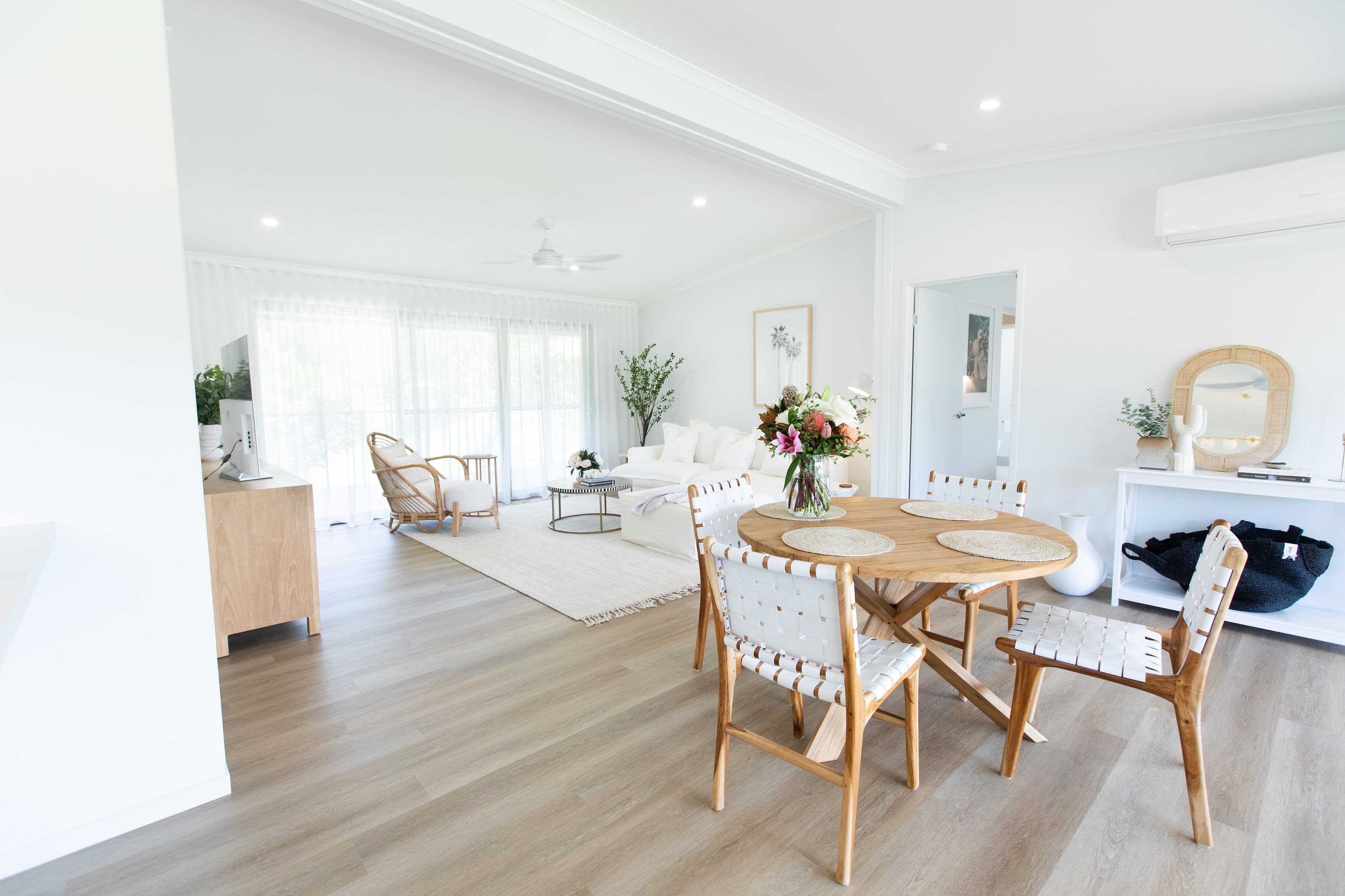 Oly Homes modular homes 4 bedroom floorplan Hamilton Living open plan dining